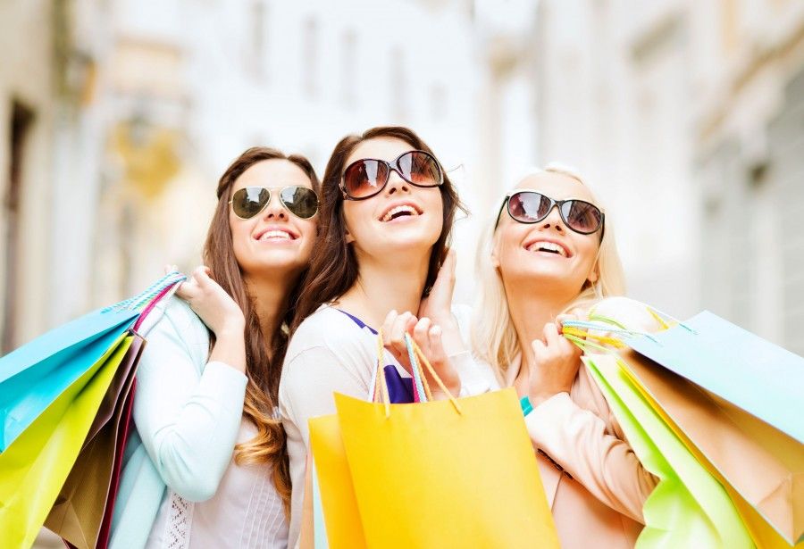 Girls-Shopping
