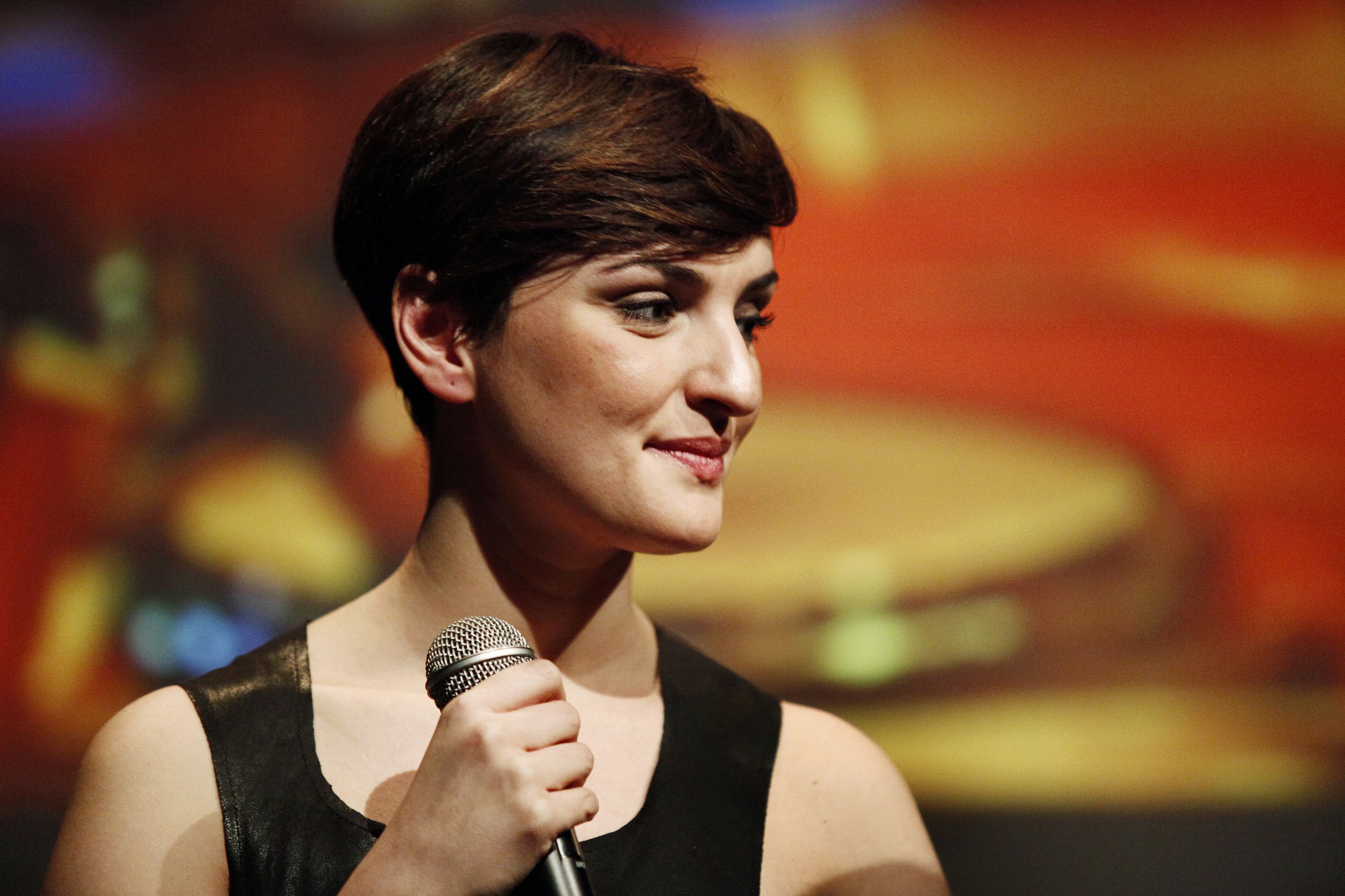Arisa, ecco perché “nessuno vorrebbe essere il mio fidanzato” Bigodino