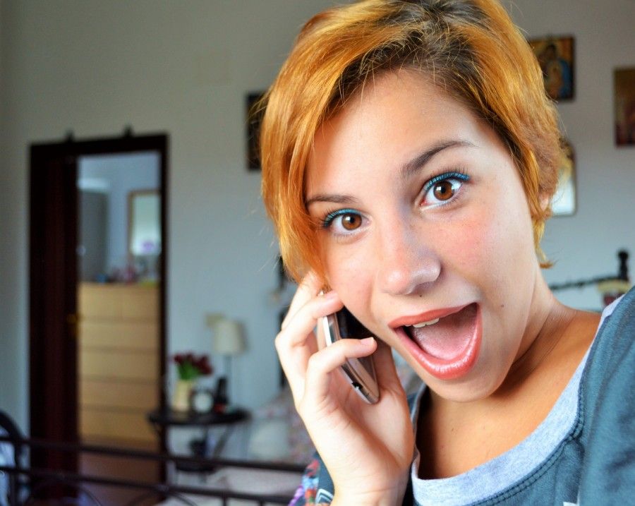 le chiacchiere al telefono tra amiche sono imprescindibili