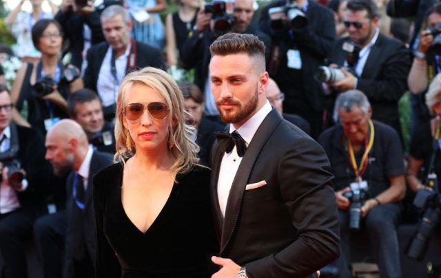 Aaron Taylor-Johnson e Sam Taylor-Johnson sul red carpet di Nocturnal Animals