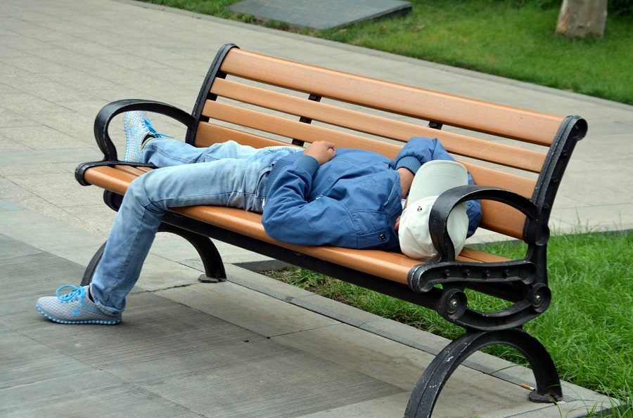 Dormire supini aumenta il rischio di apnee notturne