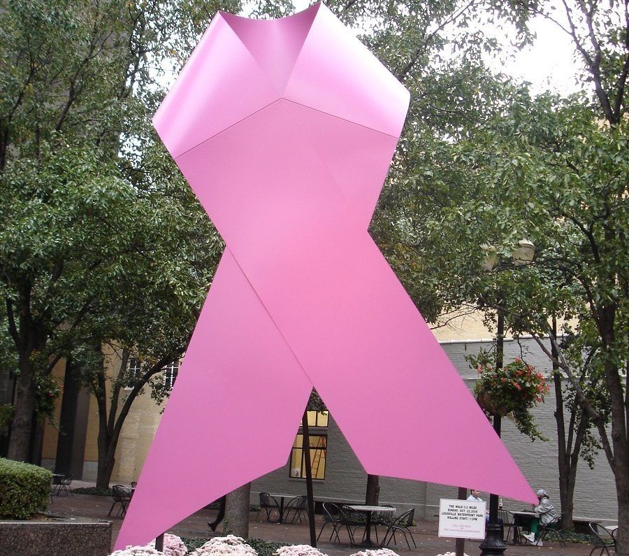 Il nastro rosa simbolo della lotta contro i tumori al seno