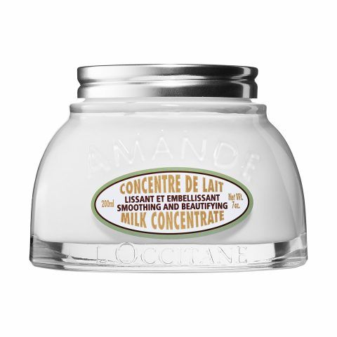 L'Occitane Almond Milk Concentrate con olio e latte di mandorla per garantire la massima dolcezza.