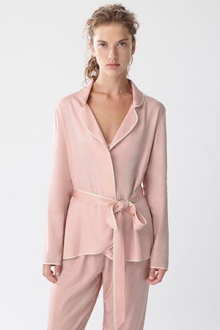Camicia rosa con bordino bianco di Oysho (22,99 €)