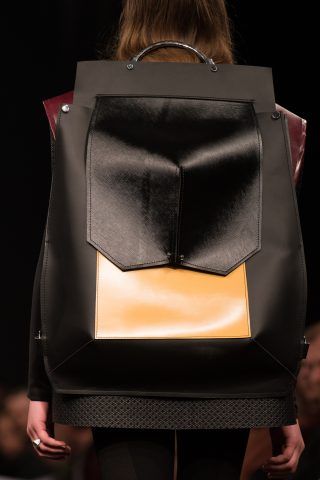 Alessio Rossi, Accessori consegnato da Leonardo Pucci, Direttore di collezione pelletteria,Christian Dior