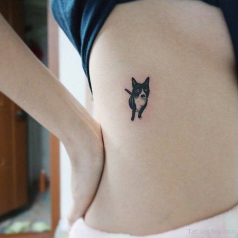 Tatuaggio dedicato ai cani piccolo sul fianco