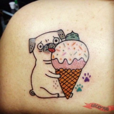 Tatuaggio dedicato ai cani simpatico, con un bel gelato davanti