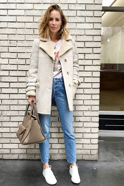 Cappotto, jeans e sneakers - Dal blog Anine's World