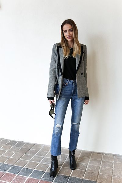 Blazer grigio e jeans - Dal blog Little Blonde Book