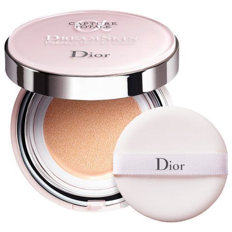 Dreamskin Perfect Skin Cushion- più che un fondotinta un trattamento, rivelatore di luminosità, che in pochi gesti idrata, leviga e uniforma l'incarnato.