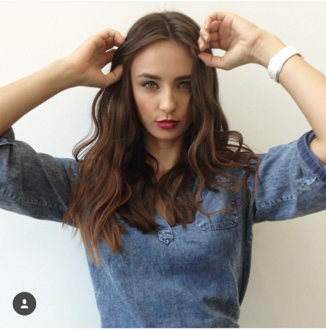 Onde piatte su capelli medio lunghi