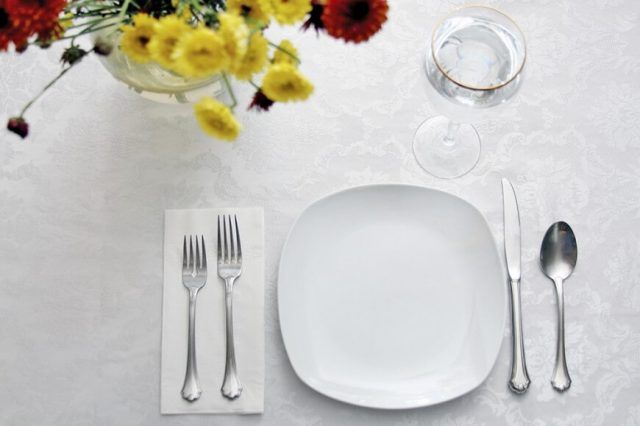 Come apparecchiare la tavola: stile minimal