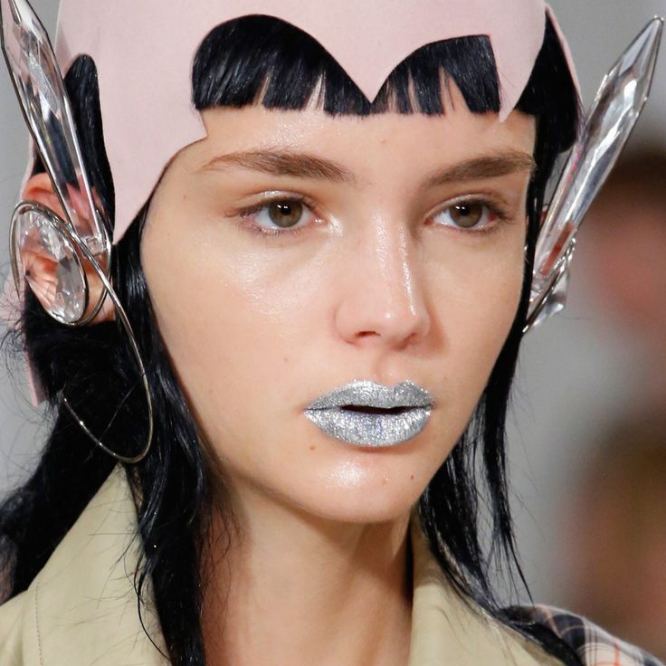 Make up labbra primavera-estate 2017, argento da Maison Margiela
