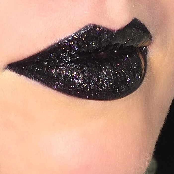 Make up labbra primavera-estate 2017, nero con glitter da Gareth Pugh