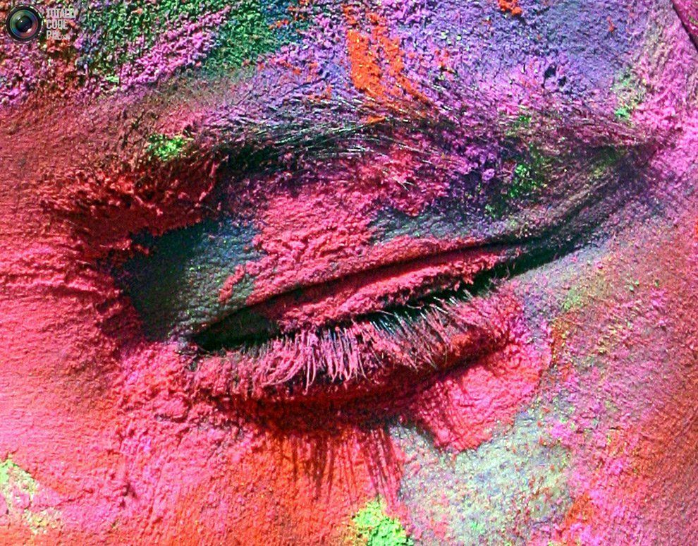 Festival Holi: immagini esplosive dall'India