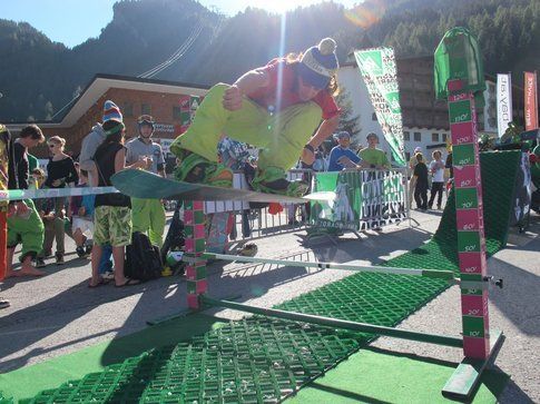Ollie contest su neveplast a valle. Foto di Christian Eberl