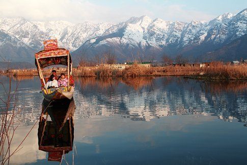 Paesaggi mozzafiato a Dal Lake vicino a Srinagar