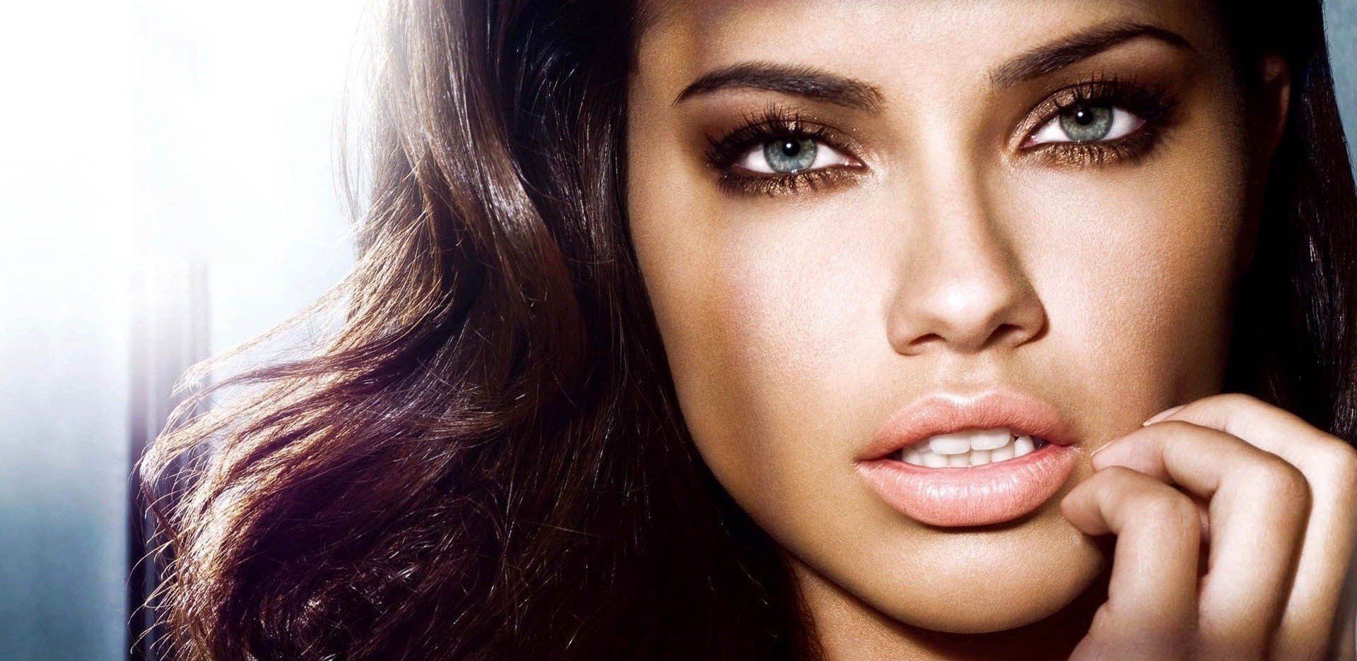 Adriana Lima si confessa: la dieta choc degli Angeli di Victoria’s Secret