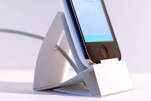 Idea regalo last minute: un poggia iPhone/iPod fai da te (di design)