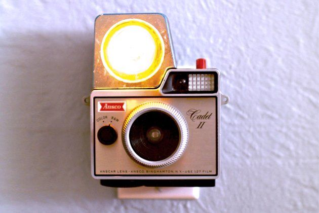 Macchine fotografiche vintage si trasformano in lampade notturne