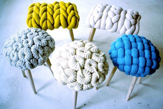 Design a maglia: gli sgabelli di lana di Claire-Anne O’Brien