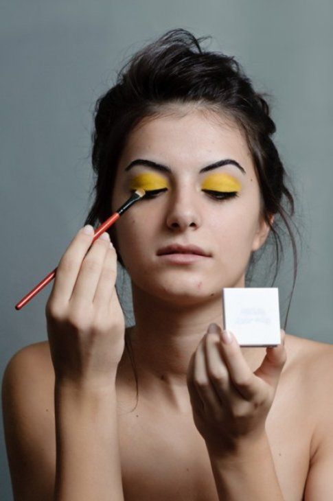 Make Up in cinque mosse: Voglia di giallo