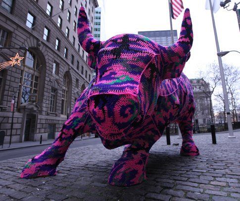 Wall Street Bull di Agata Olek