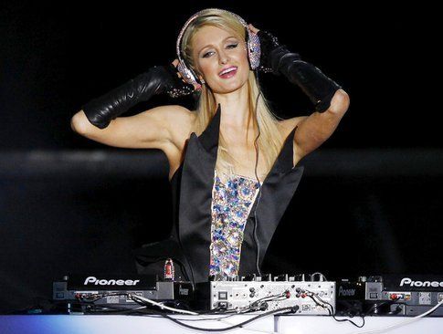 Debutto di Paris Hilton come dj a S.Paolo