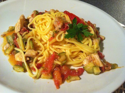 il piatto di linguine con il ragù di pesce spada