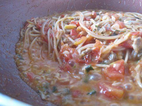 la pasta nella padella con il sugo