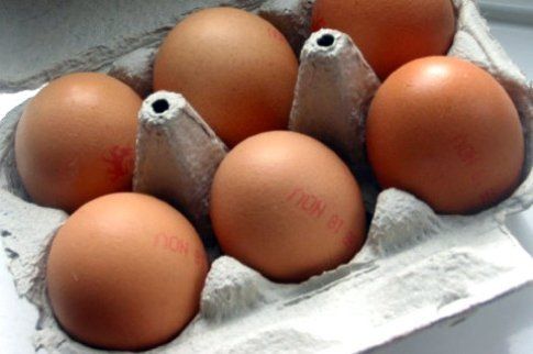 le uova, altro ingredienti di bade per la tortilla