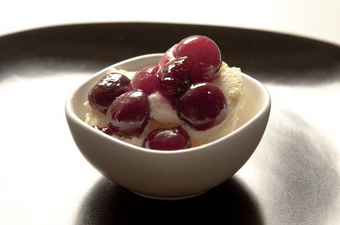 gelato di crema con ciliegie!