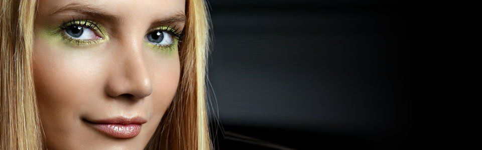 Make up in cinque mosse: un tocco verde acido
