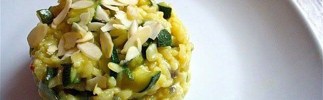 Primi piatti: risotto con zucchine e mandorle croccanti