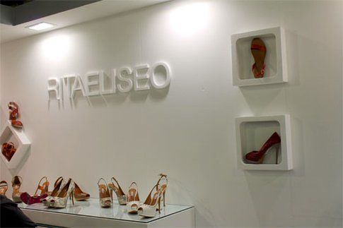 Un modello di calzatura di Rita Eliseo