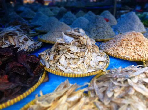 Pesce secco al mercato di Sidikalang