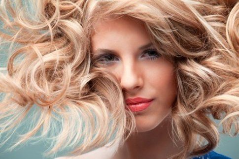 effetto Flamboyage sui capelli biondi