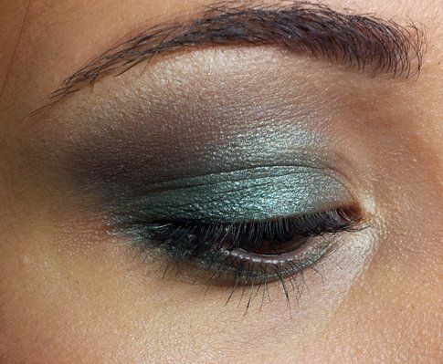 Verde e marrone: ecco i colori del trucco