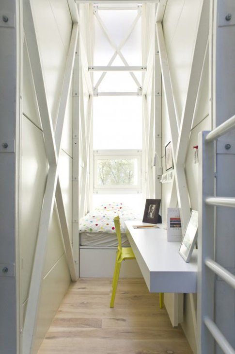 Casa Keret - camera da letto con scrivania