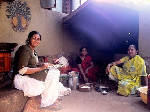 Alcune cuoche in un Ashram a Pune - Foto di Alessandro Ceccarelli