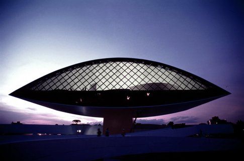 Oscar Niemeyer Museum, Curitiba. Brasile. 2002