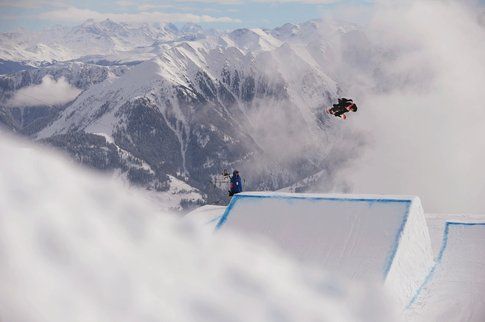 L'inglese Jamie Nichollss durante la finale slopestyle