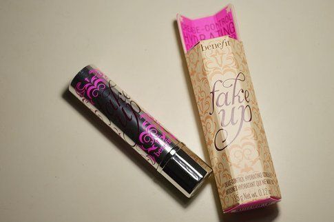 Fake up di Benefit: Packaging