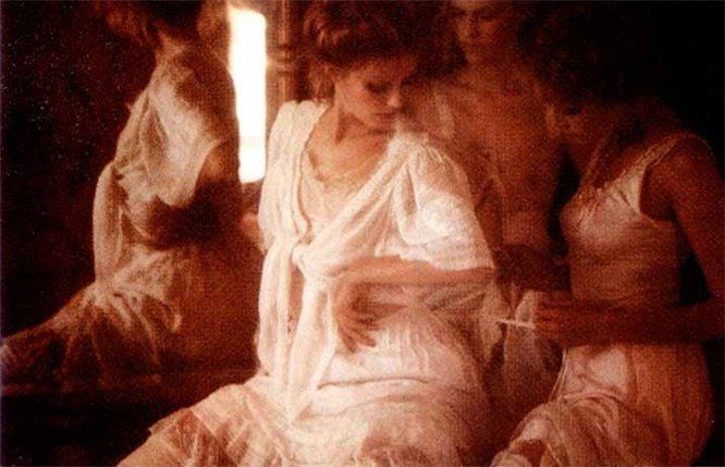 Tre fotografe che ritraggono le donne: Sara Moon, Lillian Bassman e Francesca Woodman