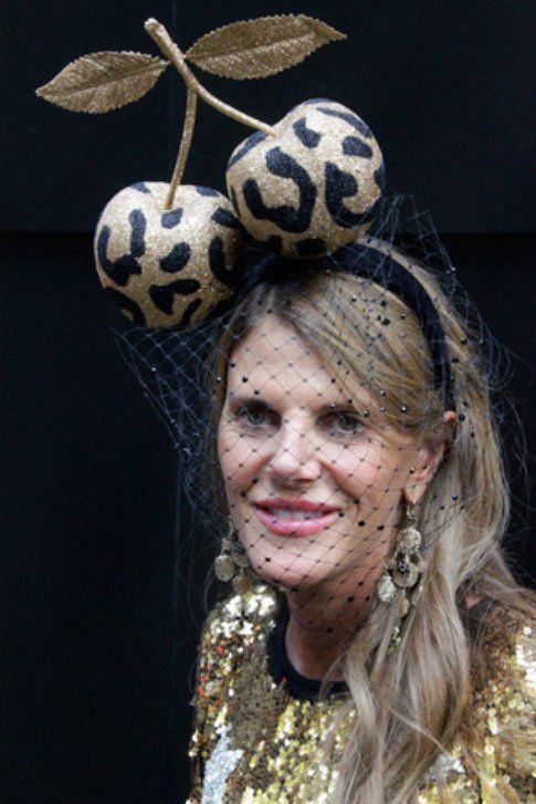 cappello con veletta (anna dello russo)