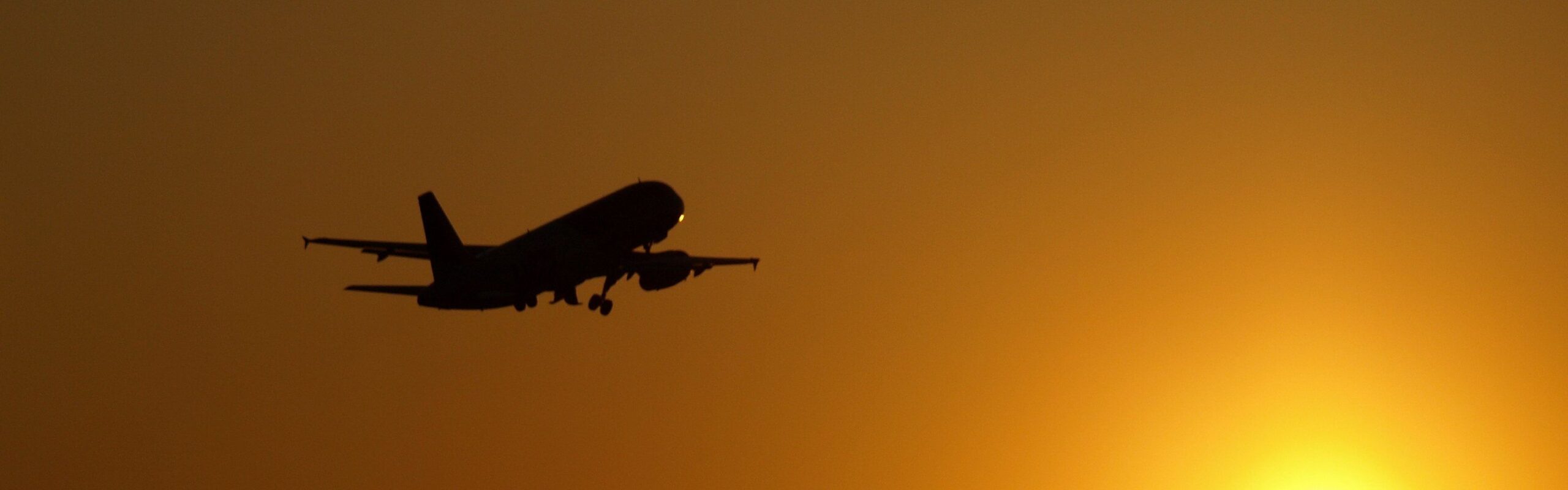 Bon ton da viaggio: le buone maniere in aereo e all'aeroporto