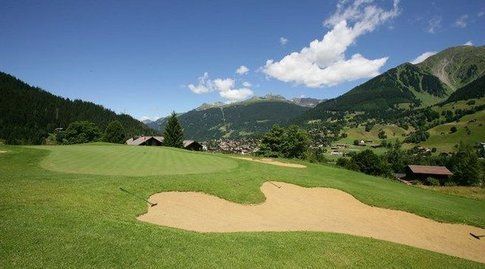 Tantissimi i campi da golf nel circondario di Davos. Foto di Davos.ch