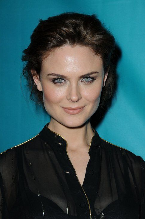 Emily Deschanel - via Fanpage.com