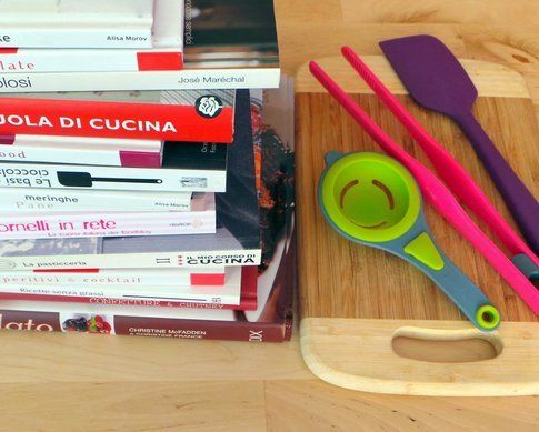 libri di cucina tra i fornelli (Immagine di Francesca Gonzales)