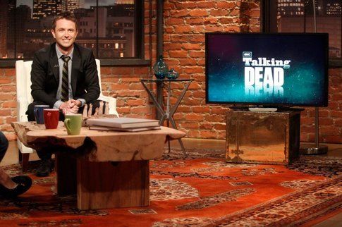 Chris Hardwick nel salotto di Talking Dead